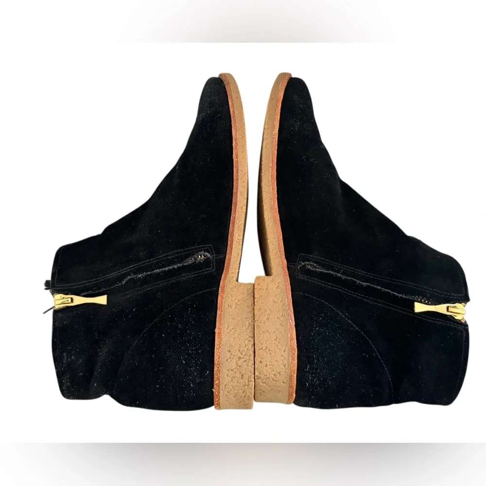 Kate Spade black suede leather zip up ankle booty with tassle. Woman’s size 11